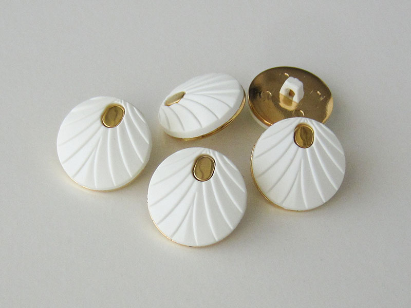 www.Knopfparadies.de - 1588wg - Elegante weiß goldene Ösen Kunststoffknöpfe