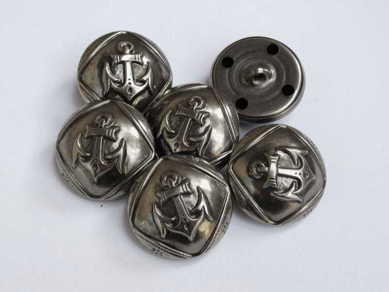 Stark gewölbter altsilberfarb. Metall Knopf mit Anker