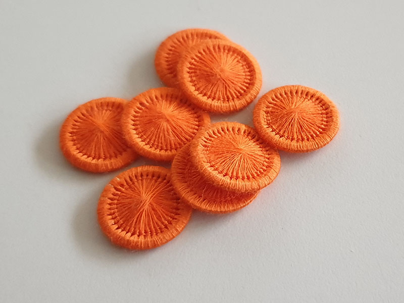 www.knopfparadies.de - 6413or - Knallig orange eingefärbte Zwirnknöpfe