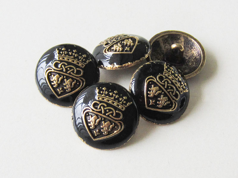 Nobler schwarz goldfb. Metall Ösen Knopf mit Krone, Wappen und Löwen