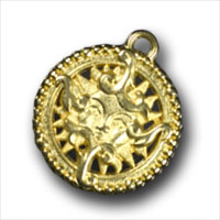 Goldfarbene Sonne als Anhänger