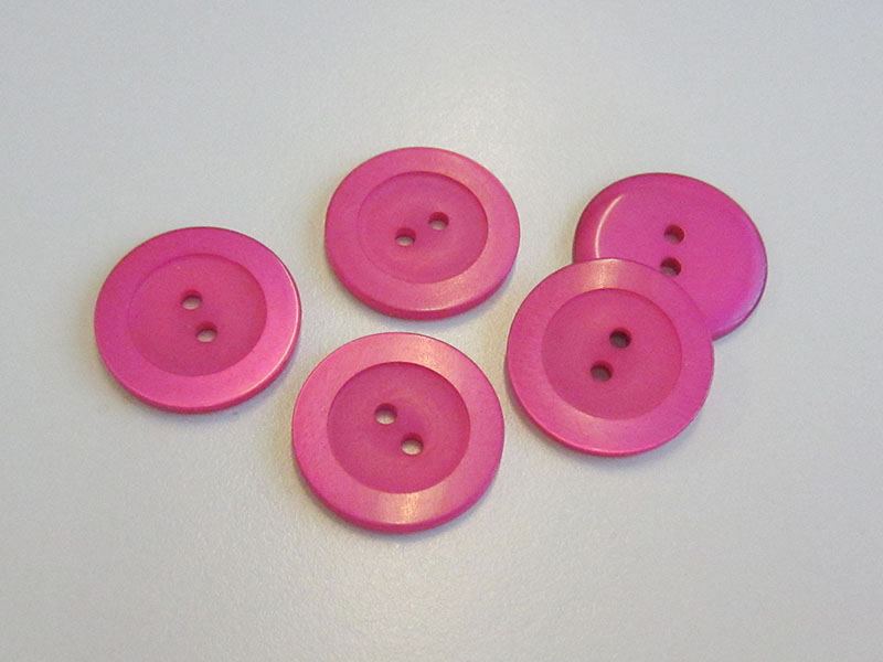 www.knopfparadies.de - 2912fu - Pinke Kunststoffknöpfe mit zwei Löchern und flachem Rand