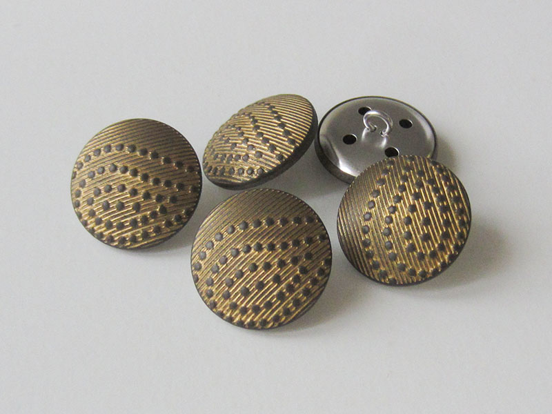 www.Knopfparadies.de - 5934ag - Attraktive Designerknöpfe aus leichtem Metallblech in Altgold