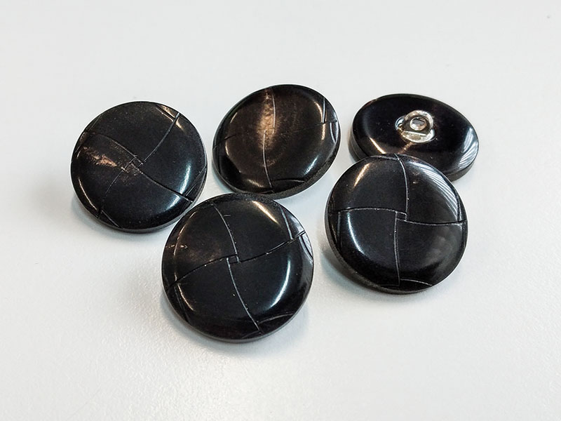 www.knopfparadies.de - 3540sb - Dunkelbraune, fast schwarze Büffelhornknöpfe mit Flechtdesign