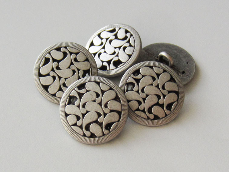 Toller Metall Ösen Knopf mit Paisley Durchbruch Muster