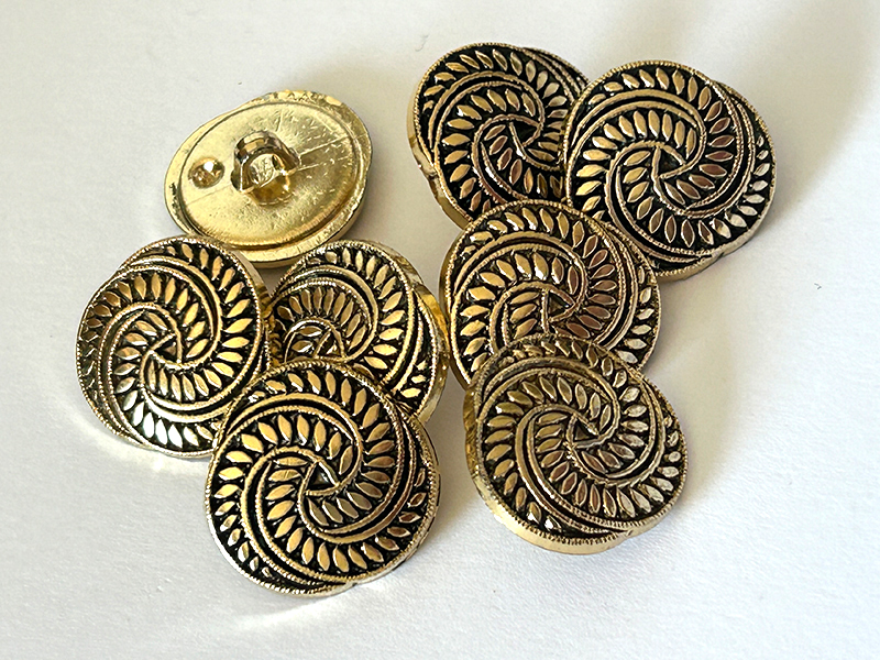 www.knopfparadies.de - 3240go - Goldfarbener Kunststoffknopf mit geschwärzten Details
