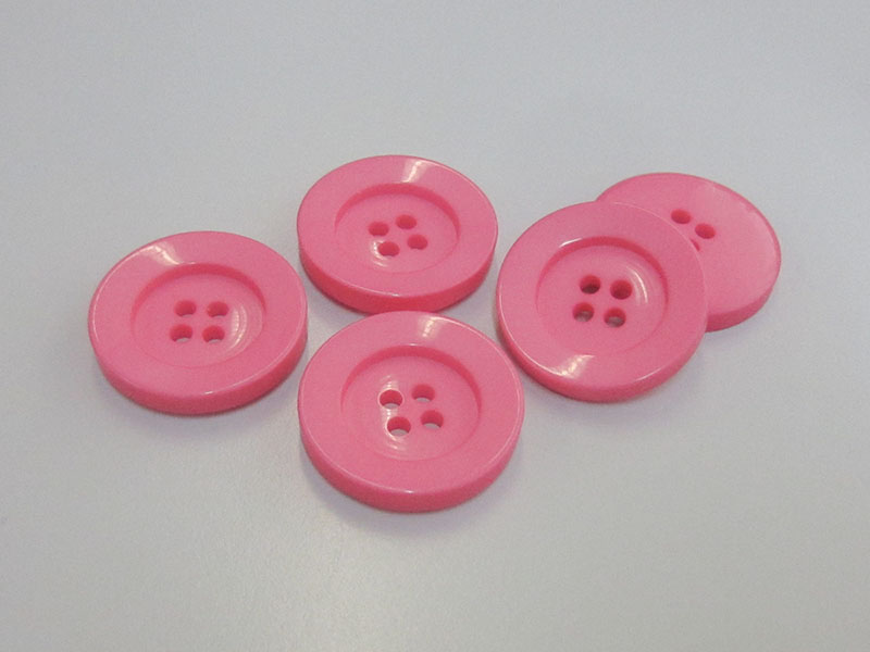 www.Knopfparadies.de - 5906pi - Freche große Vierloch Mantelknöpfe aus Kunststoff in Rosa / Pink