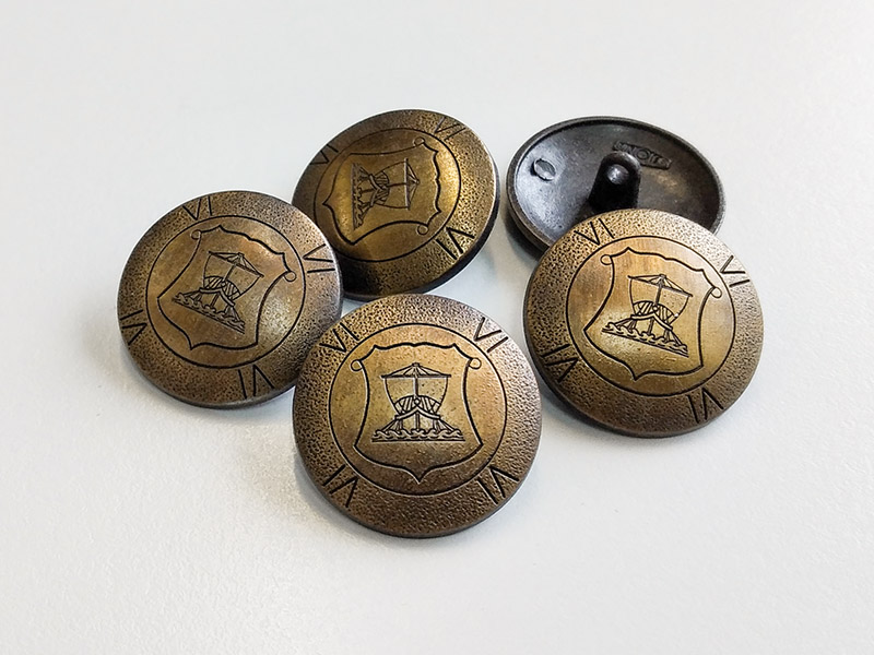 www.knopfparadies.de - 6087am - Altmessingfarbene Metallknöpfe mit Wappen "Segelschiff"