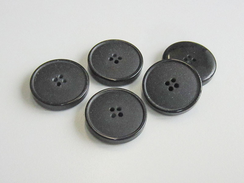 www.knopfparadies.de - 5985sc - Schwarze Kunststoffknöpfe mit vier Löchern