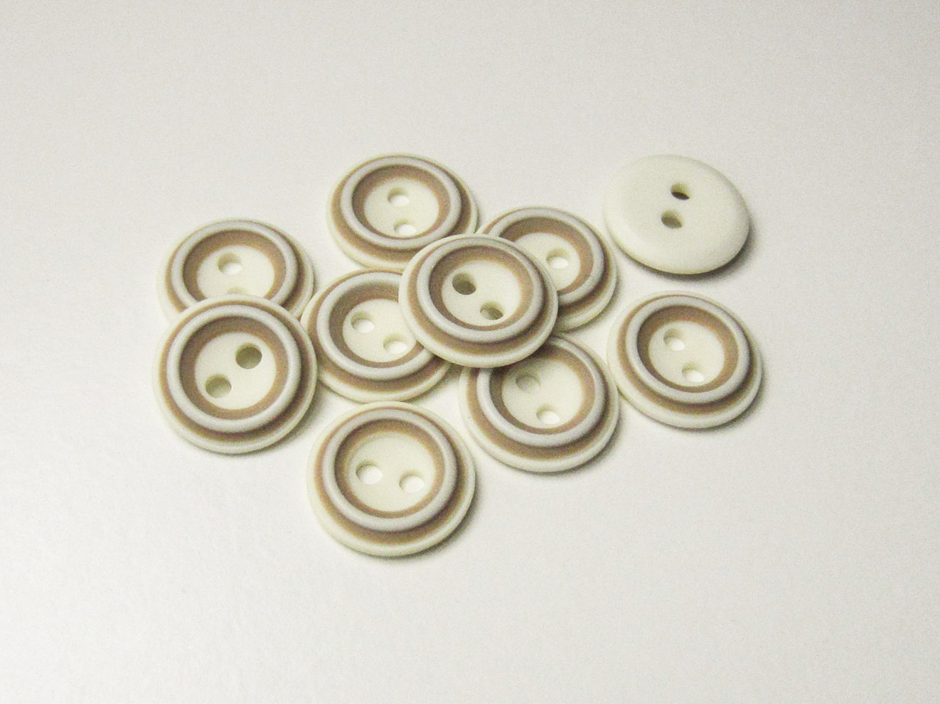 Pfiffige kleine naturweiß beige Zweiloch Kunststoff Knöpfe