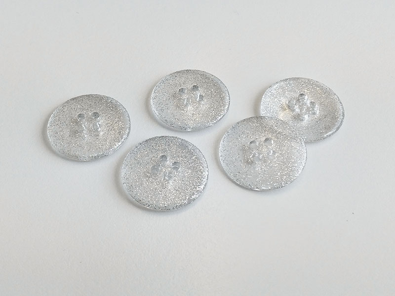 www.knopfparadies.de - 2196gl - Transparente Vierlochknöpfe mit silber Glitzer