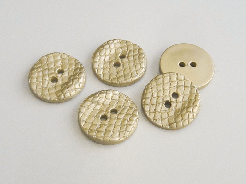 www.knopfparadies.de - 1011go - Hell goldfarbene Kunststoffknöpfe