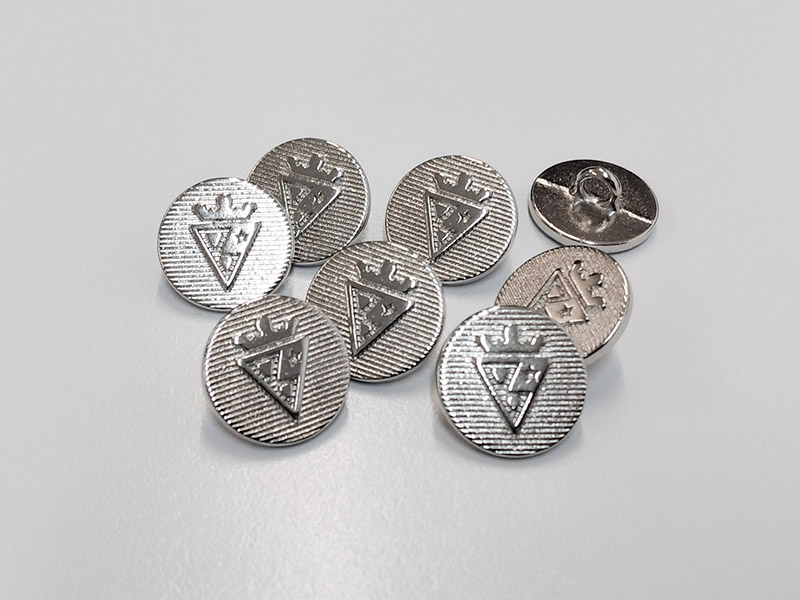 www.knopfparadies.de - 3961si - Kleine, silberfarbene Metallknöpfe mit gekröntem Wappen