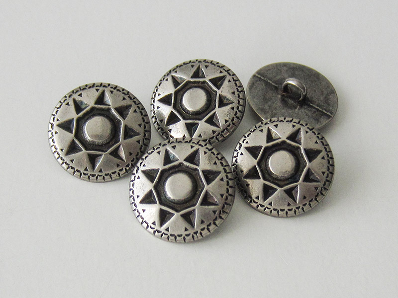 Silberfarbene Metallknöpfe mit Sternmotiv - B-WARE