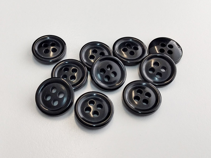 www.knopfparadies.de - 6373sc - Kleine, schwarze Vierlochknöpfe aus Kunststoff