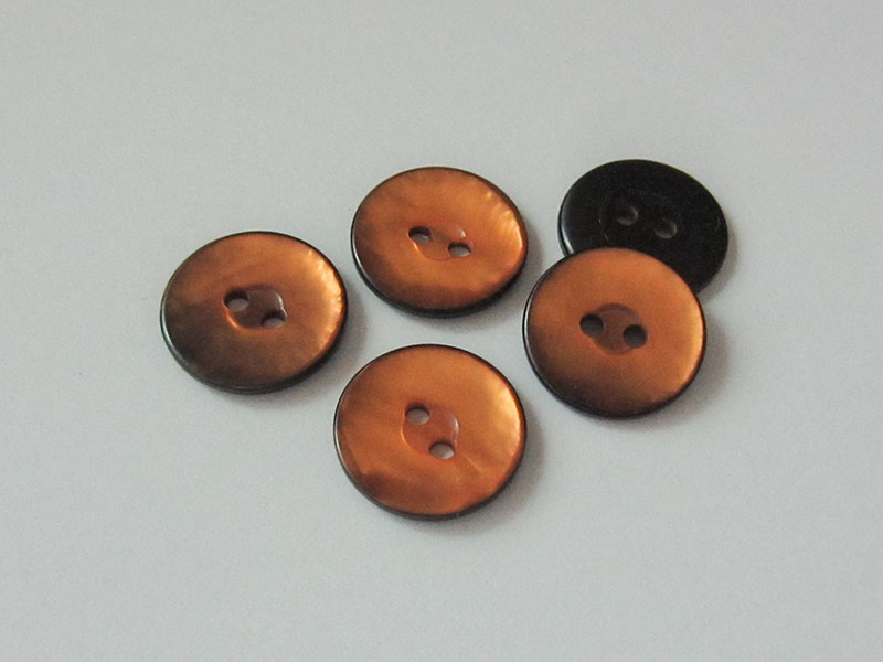www.knopfparadies.de - 5622os - Kunststoffknöpfe mit zwei Löchern in orange-braun-schwarz