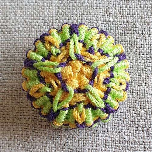 www.knopfparadies.de - d160 - Dunkellila, gelb, apfelgrüner Posamentenknopf - Handmade