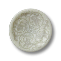 Bildschöne beige cremefarbene Kunststoff Ösen Knöpfe mit floralem Muster Bildschöne beige cremefarbene Kunststoff Ösen Knöpfe mit floralem Muster