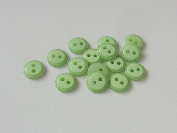 www.knopfparadies.de - 3620hg - Hellgrüne Blusenknöpfe aus Kunststoff mit zwei Löchern