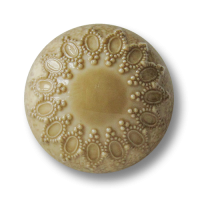 Wunderschöner beiger Kunststoff Ösen Knopf in Halbkugel Form Wunderschöner beiger Kunststoff Ösen Knopf in Halbkugel Form