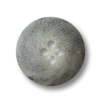 Gewölbter grauer Vierloch Knopf In Horn Optik m. Kratz Muster Gewölbter grauer Vierloch Knopf In Horn Optik m. Kratz Muster