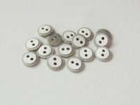 Vorschau: www.knopfparadies.de - 3620gr - Graue Blusenknöpfe aus Kunststoff mit zwei Löchern Vorschau: www.knopfparadies.de - 3620gr - Graue Blusenknöpfe aus Kunststoff mit zwei Löchern