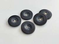 Vorschau: www.knopfparadies.de - 6431sc - Dunkelbraune Mantelknöpfe aus Kunststoff in Büffelhornoptik Vorschau: www.knopfparadies.de - 6431sc - Dunkelbraune Mantelknöpfe aus Kunststoff in Büffelhornoptik