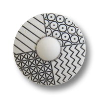 www.knopfparadies.de - 6006ws - Gemusterte Kunststoffknöpfe in schwarz-weiß www.knopfparadies.de - 6006ws - Gemusterte Kunststoffknöpfe in schwarz-weiß
