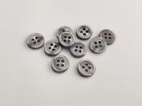 Vorschau: www.knopfparadies.de - 6761gr - Grau schimmernde Blusenknöpfe aus Kunststoff Vorschau: www.knopfparadies.de - 6761gr - Grau schimmernde Blusenknöpfe aus Kunststoff