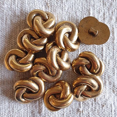 Reste: 10 altgoldfarbene Knotenknöpfe aus Kunststoff - 18x22mm