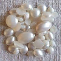 Tüte mit 50 Perlen Cabouchons aus Kunststoff zum Basteln Tüte mit 50 Perlen Cabouchons aus Kunststoff zum Basteln