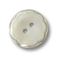 Verspielte perlmuttartig weiße Knöpfe wie Blume Verspielte perlmuttartig weiße Knöpfe wie Blume