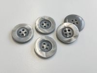 Vorschau: www.knopfparadies.de - 2733hg - Hellgrau bis silber schimmernde Kunststoffknöpfe Vorschau: www.knopfparadies.de - 2733hg - Hellgrau bis silber schimmernde Kunststoffknöpfe