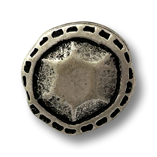 Massive altsilberfarbene Metallknöpfe in handwerklicher Optik