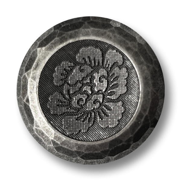 www.knopfparadies.de - 0505si - Metall Ösenknopf alt silber Blütenmotiv gehämmerter Rand Vintage