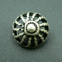Filigrane Metallknöpfe