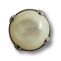 Besonders attraktive silber-weiße Schmuckknöpfe aus Kunststoff u. Metall Besonders attraktive silber-weiße Schmuckknöpfe aus Kunststoff u. Metall