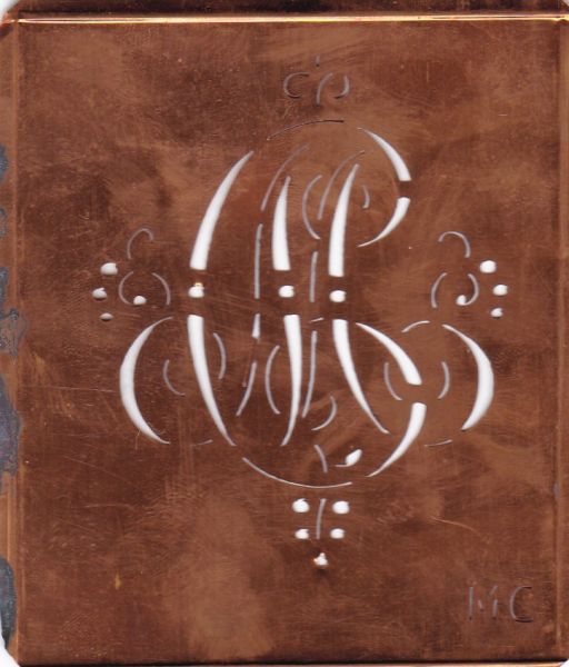 www.knopfparadies.de - Aussteuerschablone, Wäsche-Schablone Schnörkel Kupfer Monogramm MC
