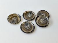 Vorschau: www.knopfparadies.de - 5293br - Braun gemaserte Mantelknöpfe mit vier Löchern Vorschau: www.knopfparadies.de - 5293br - Braun gemaserte Mantelknöpfe mit vier Löchern