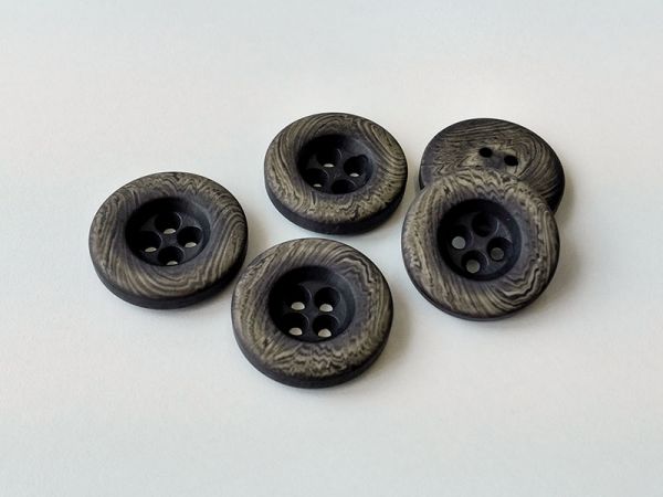 www.knopfparadies.de - 6044gb - Grau-Braune Kunststoffknöpfe mit Maserung wie Holzknöpfe