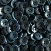 Schlichte blaue Steinnussknöpfe mit schöner Maserung Schlichte blaue Steinnussknöpfe mit schöner Maserung