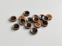 Vorschau: www.knopfparadies.de - 6751br - Braun-schwarz gestreifte Kinderknöpfe aus Kunststoff Vorschau: www.knopfparadies.de - 6751br - Braun-schwarz gestreifte Kinderknöpfe aus Kunststoff