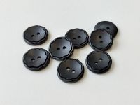 Vorschau: Verspielter schwarzer Knopf Vorschau: Verspielter schwarzer Knopf