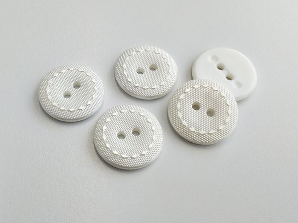 www.knopfparadies.de - 6412we - Weiß schimmernde Kunststoffknöpfe mit zwei Löchern