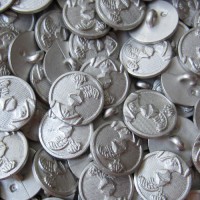 Silberfarbener, leichter Ritterknopf Silberfarbener, leichter Ritterknopf