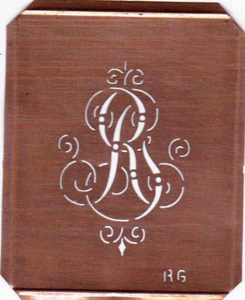 www.knopfparadies.de - RG-sch-555 - Verschnörkelte, alte Kupferschablobe zum Sticken von Monogrammen RG
