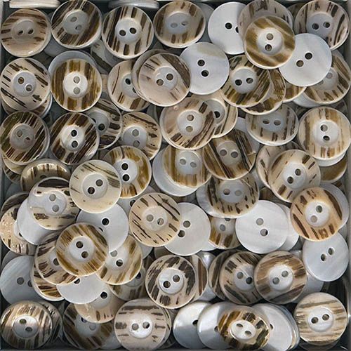 Interessante braun-beige-weiße Muschelknöpfe - 2-seitig einsetzbar