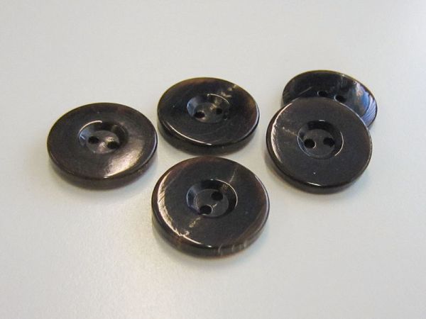 www.knopfparadies.de - 5978qq - Dunkelbraune Büffelhornknöpfe mit zwei Löchern