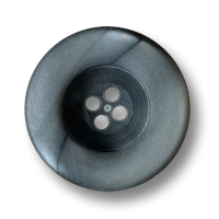 Klassische Mantelknöpfe in matter, grauer Perlmutt-Optik Klassische Mantelknöpfe in matter, grauer Perlmutt-Optik