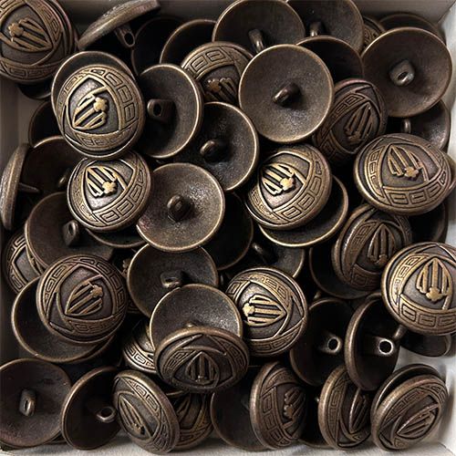 Altmessingfarbene Metallknöpfe leicht gewölbt mit Öse